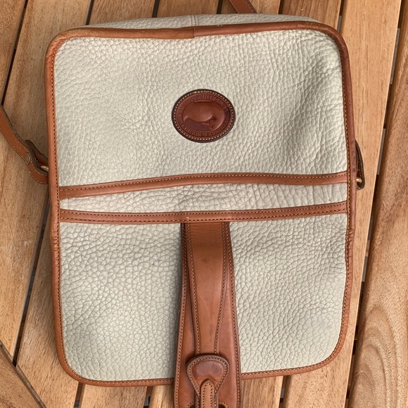 Dooney & Bourke East West vintage 80’s crossbody shoulder bag R125 cream and tan - Picture 14 of 17